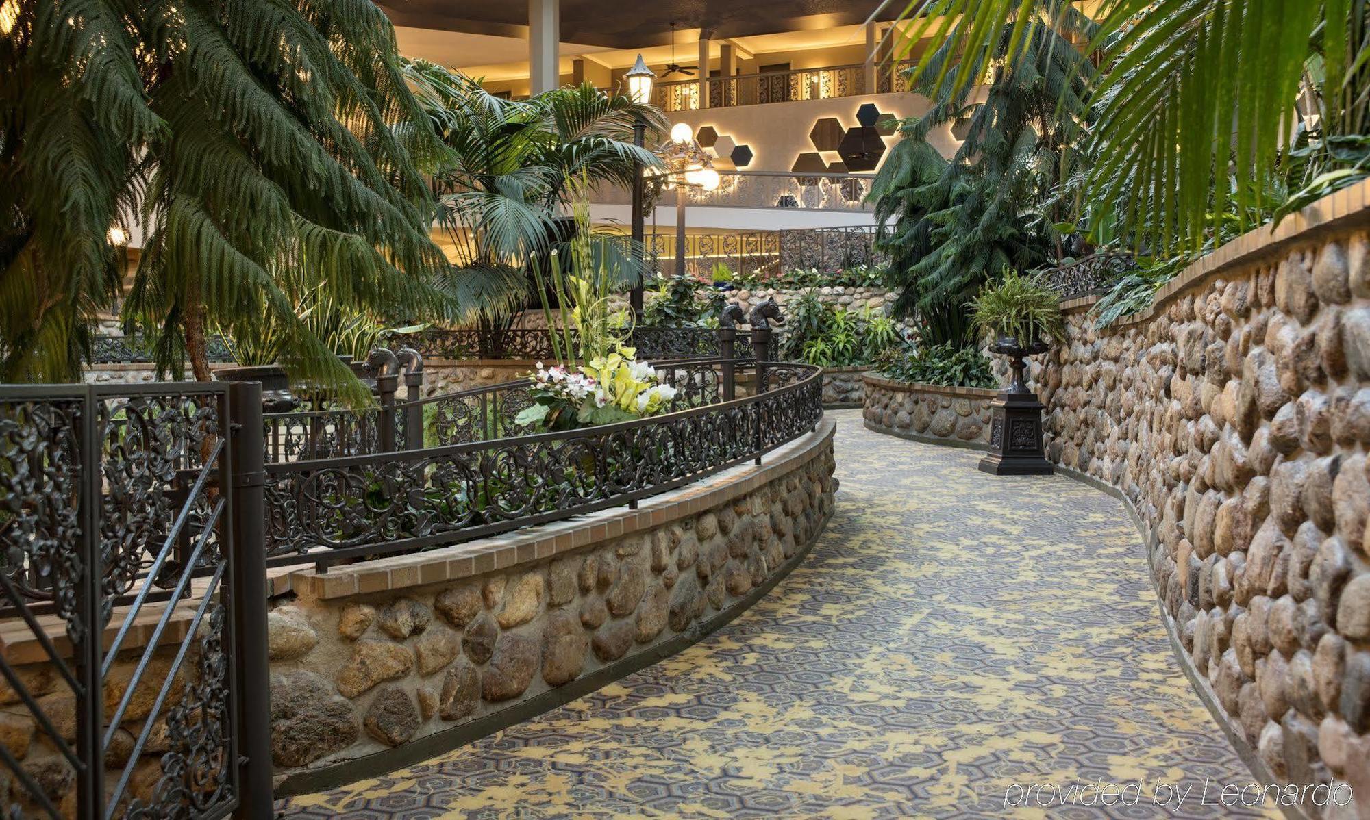 Saskatoon Inn & Conference Centre Екстер'єр фото