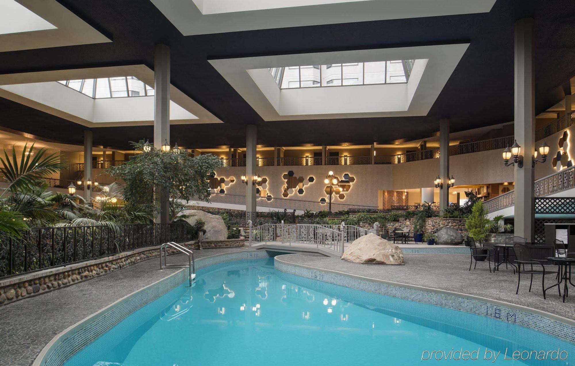 Saskatoon Inn & Conference Centre Екстер'єр фото